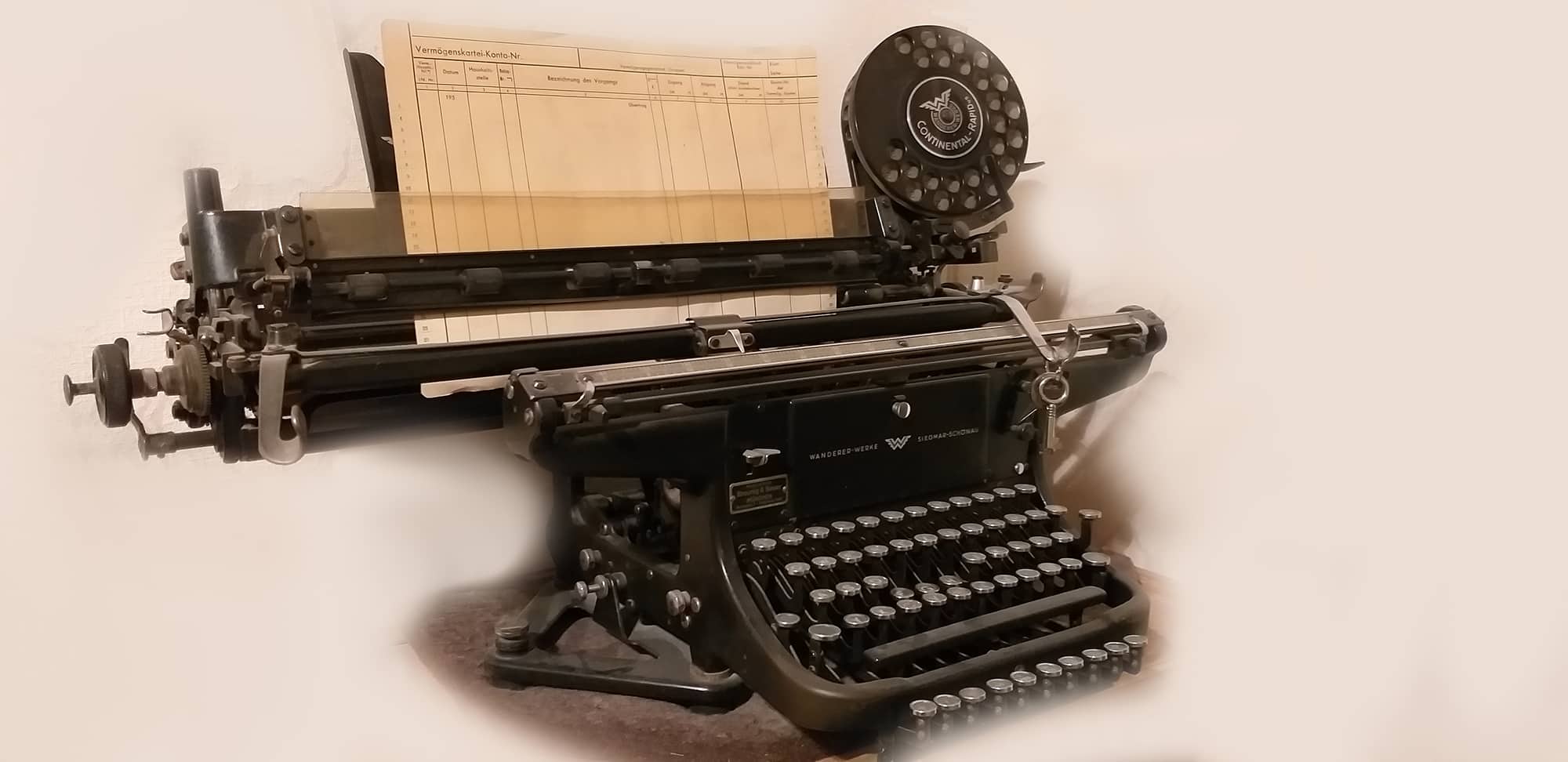 Grainau, Alte Buchungsmaschine, schwarz, von Anfang 1900